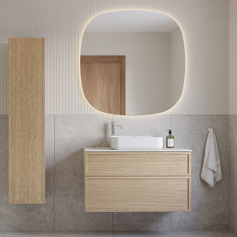 Poem kommod i pur ek med fronten Ram