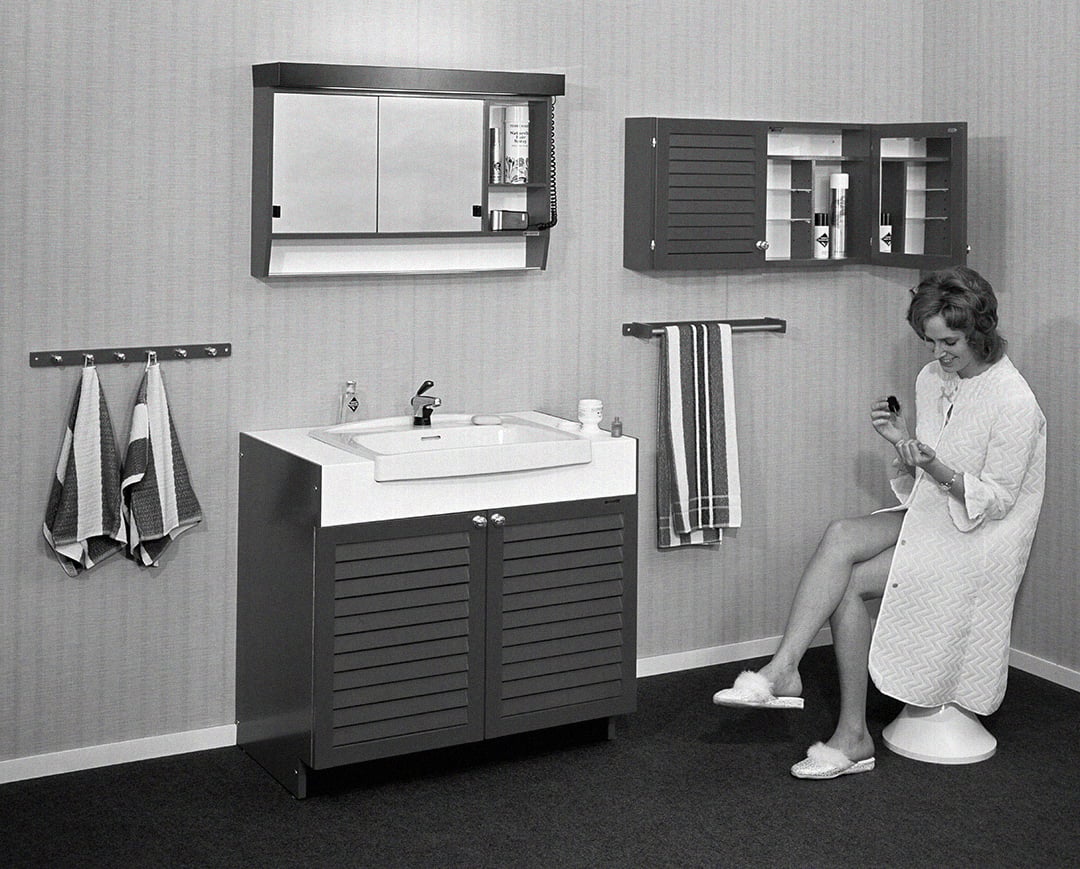 Svedbergs kommod med jalusifront