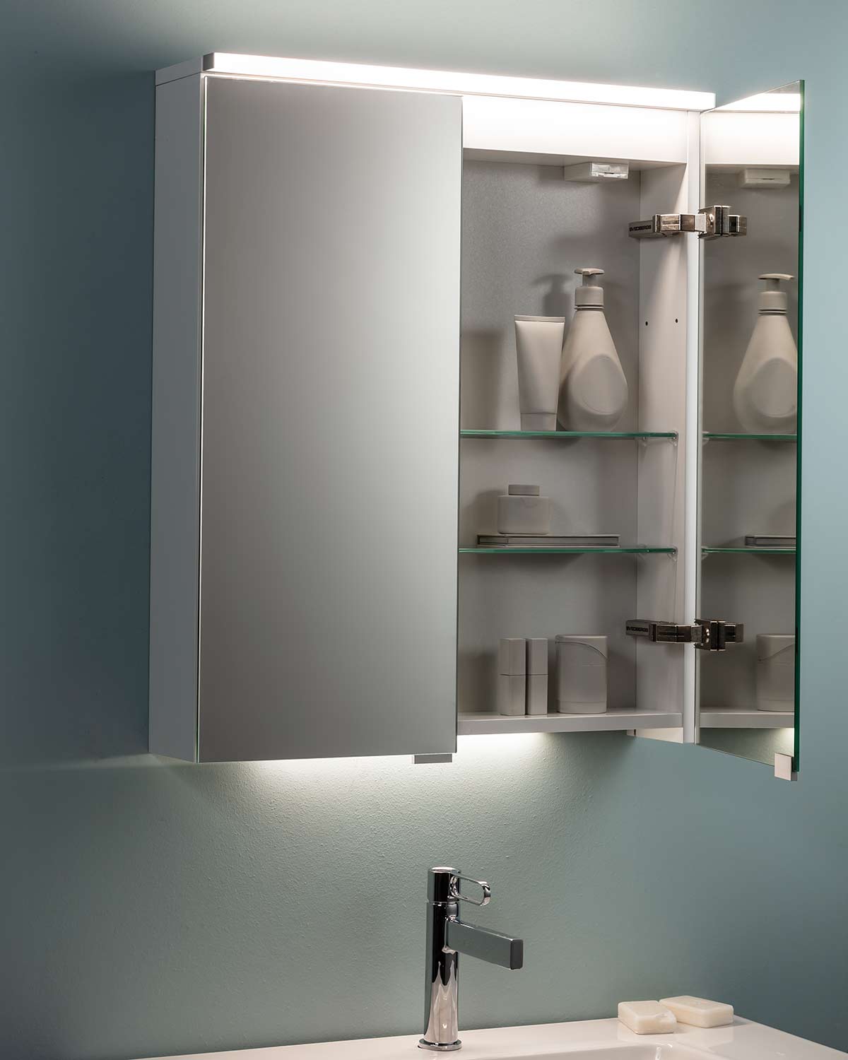 Sarek spegelskåp med LED-belysning